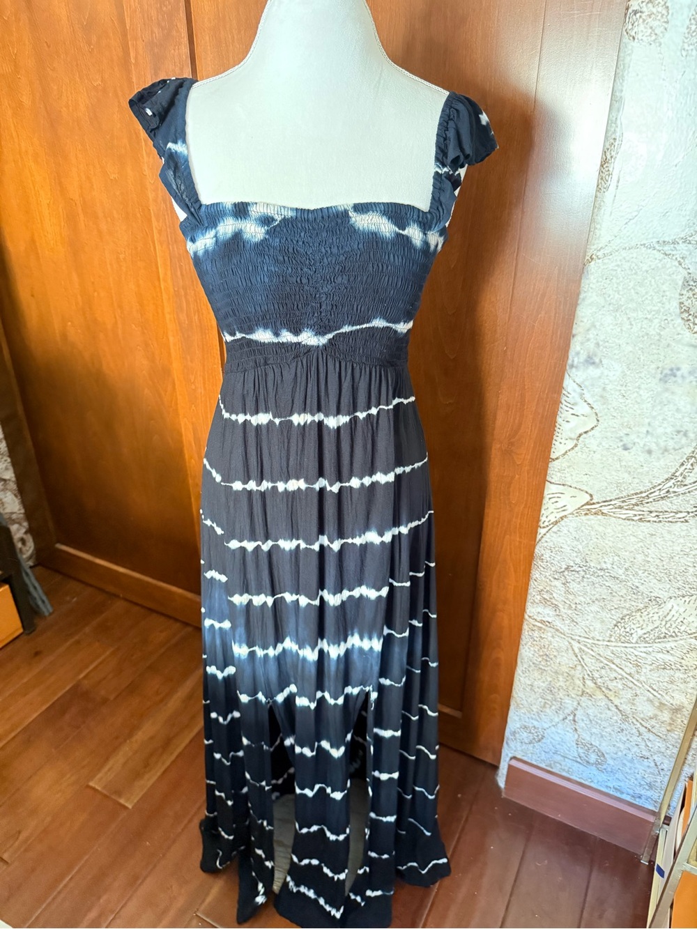 ⚜️ TIARE HAWAII NAVY & WHITE TIE-DYE SMOCKED MAXI DRESS - ONE SIZE ⚜️